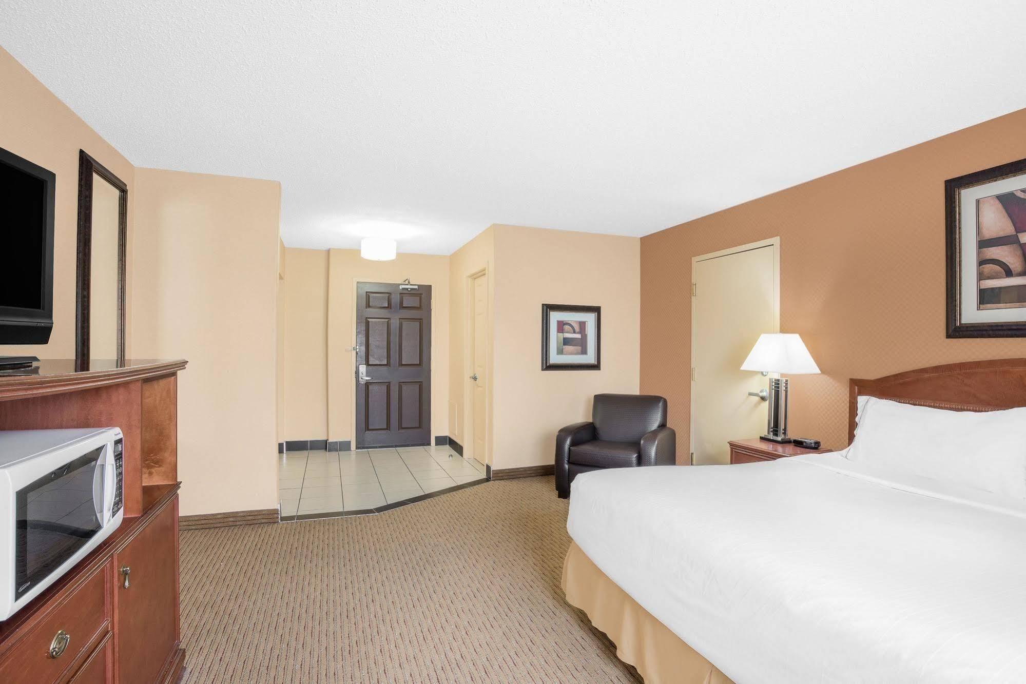 Best Western Plus West Edmonton Hotel Bagian luar foto